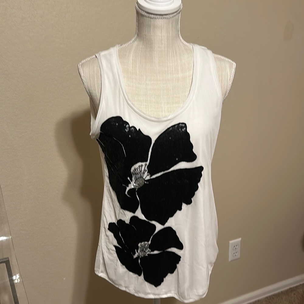 White House Black Market sleeveless top. UEC Size Small.. sequins detail(black)